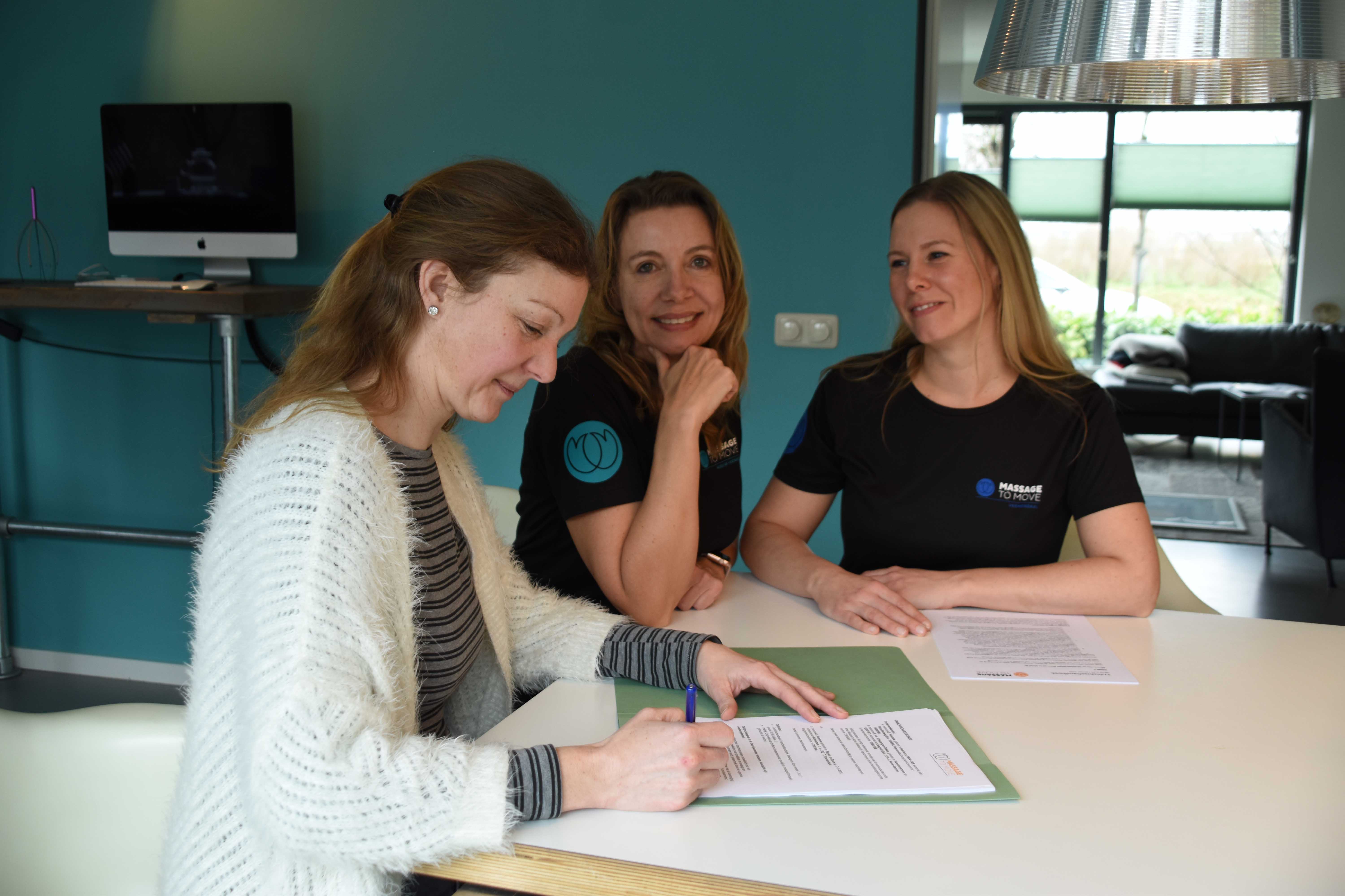franchise massage to move Nederland massagetherapie holistisch wellness ondernemen hotstone deep tissue stoelmassage sportmassage website boekhouden social media