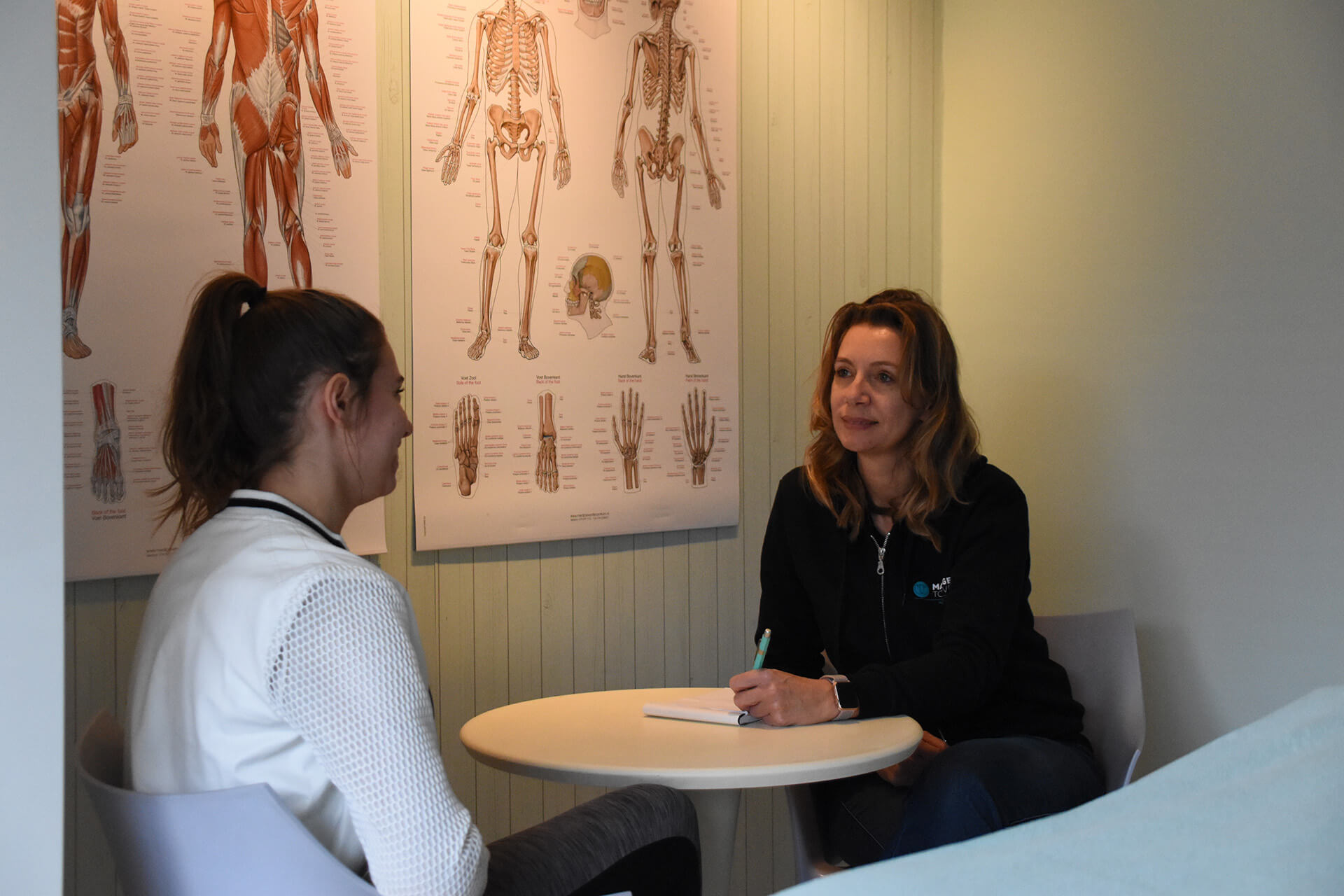 massagetherapie coaching holistisch massage to move Roosendaal Nieuw-Vennep Veenendaal deeep tissue stoelmassage franchise masseur mindfullness zwangerschapsmassage boeken sport Dit zijn wij!